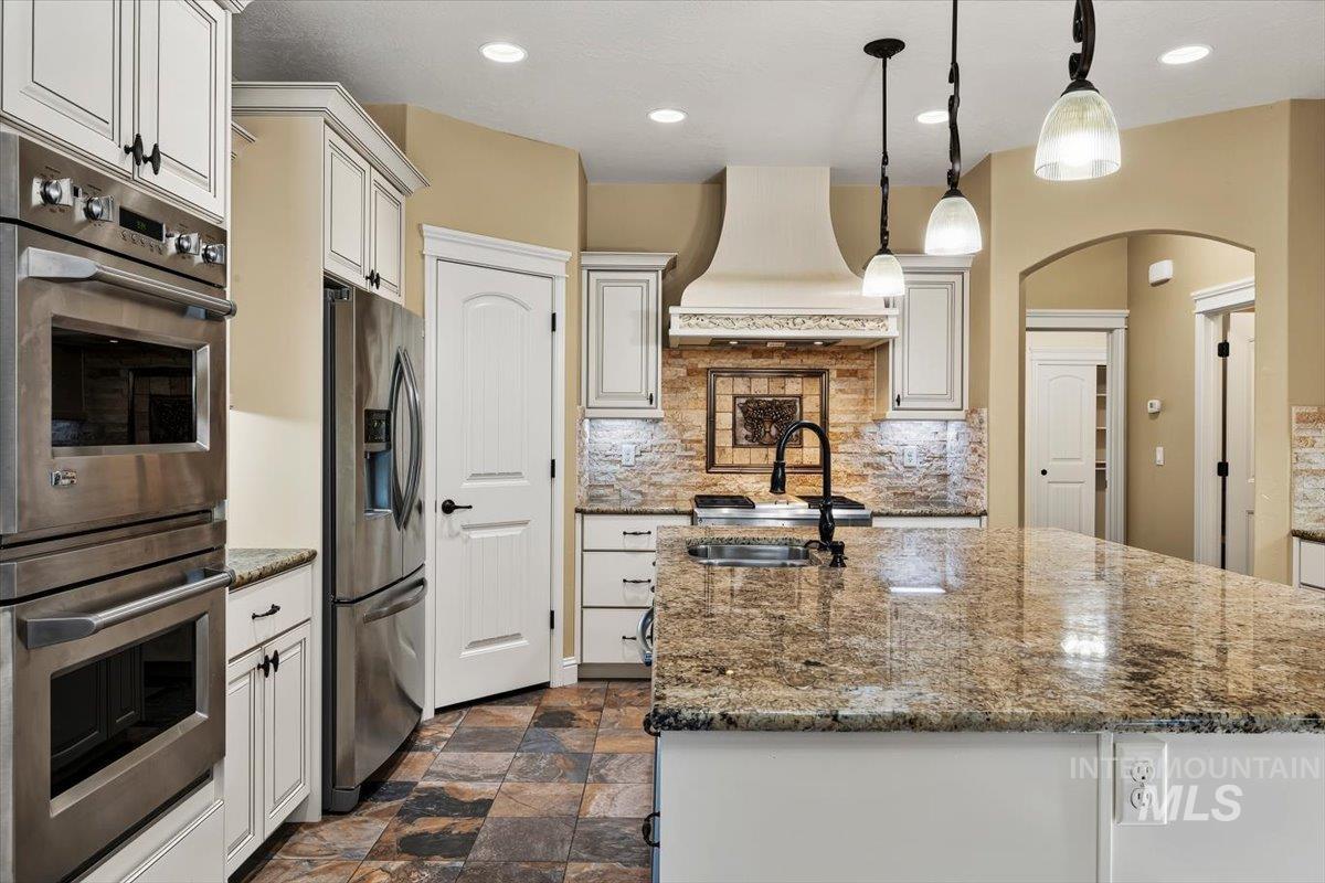 654 S Whisperwood way, Boise, Idaho 83709, 3 Bedrooms, 3 Bathrooms, Residential For Sale, Price $609,999,MLS 98997085