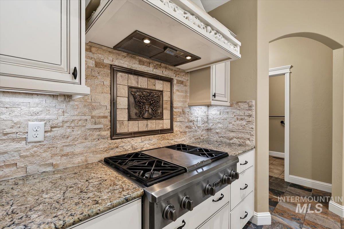 654 S Whisperwood way, Boise, Idaho 83709, 3 Bedrooms, 3 Bathrooms, Residential For Sale, Price $609,999,MLS 98997085