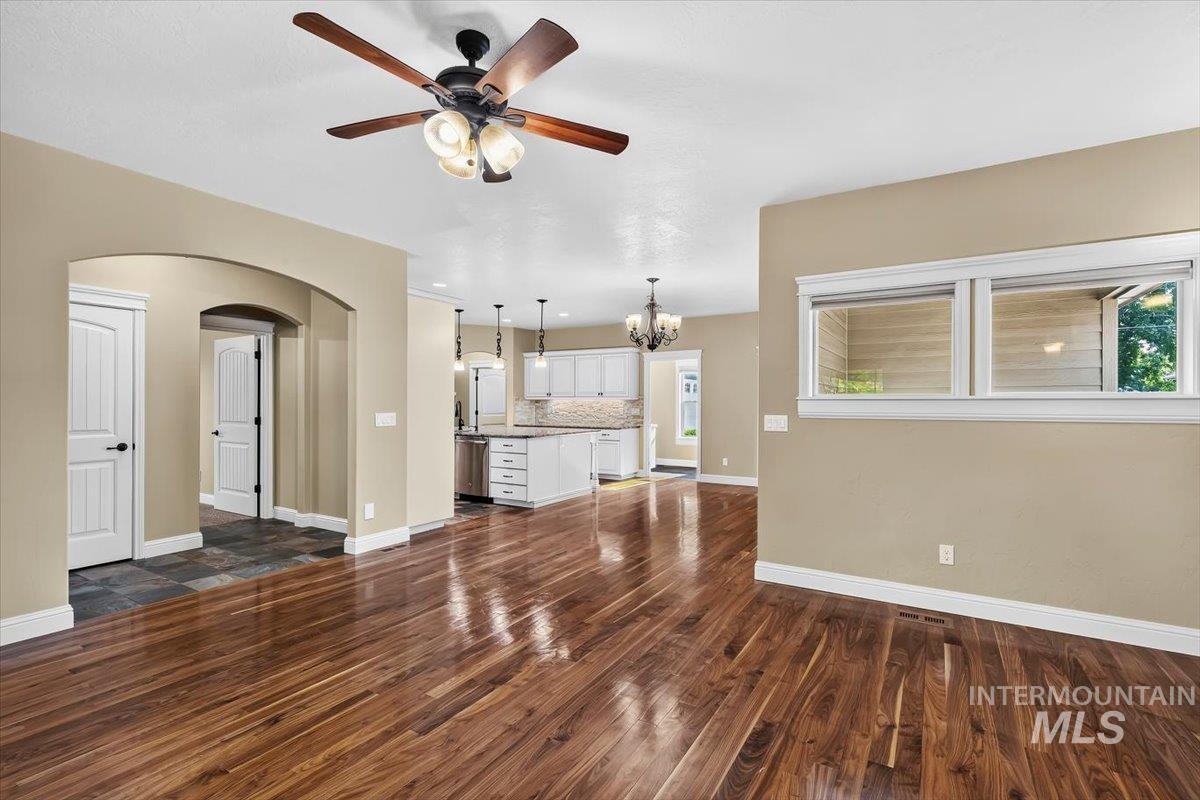 654 S Whisperwood way, Boise, Idaho 83709, 3 Bedrooms, 3 Bathrooms, Residential For Sale, Price $609,999,MLS 98997085