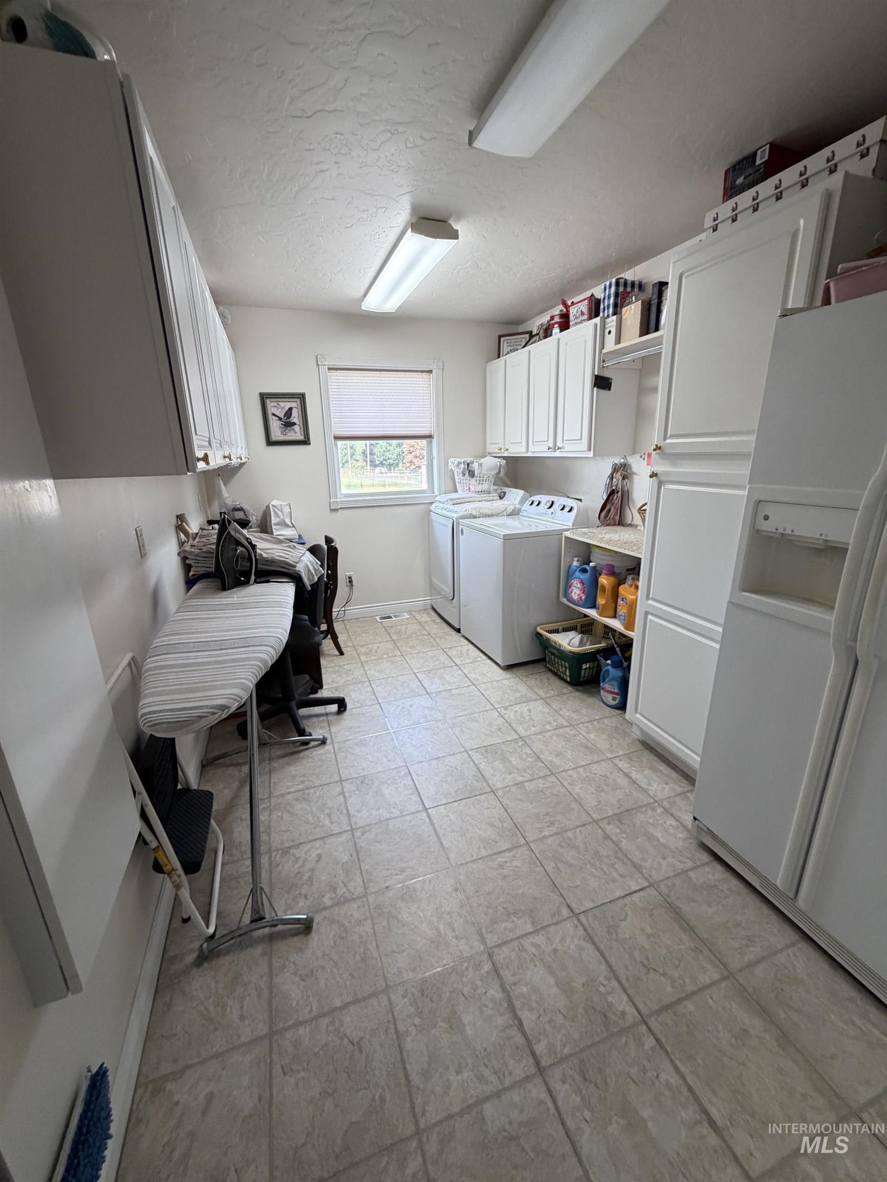 3203 4th Street, Lewiston, Idaho 83501, 3 Bedrooms, 2.5 Bathrooms, Residential For Sale, Price $500,000,MLS 98997090
