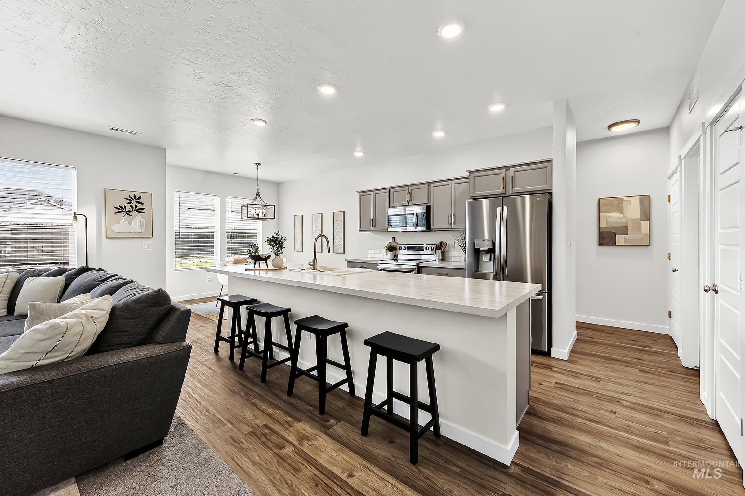 3400 S Edge Rim Way, Meridian, Idaho 83642, 4 Bedrooms, 2 Bathrooms, Residential For Sale, Price $489,000,MLS 98997094