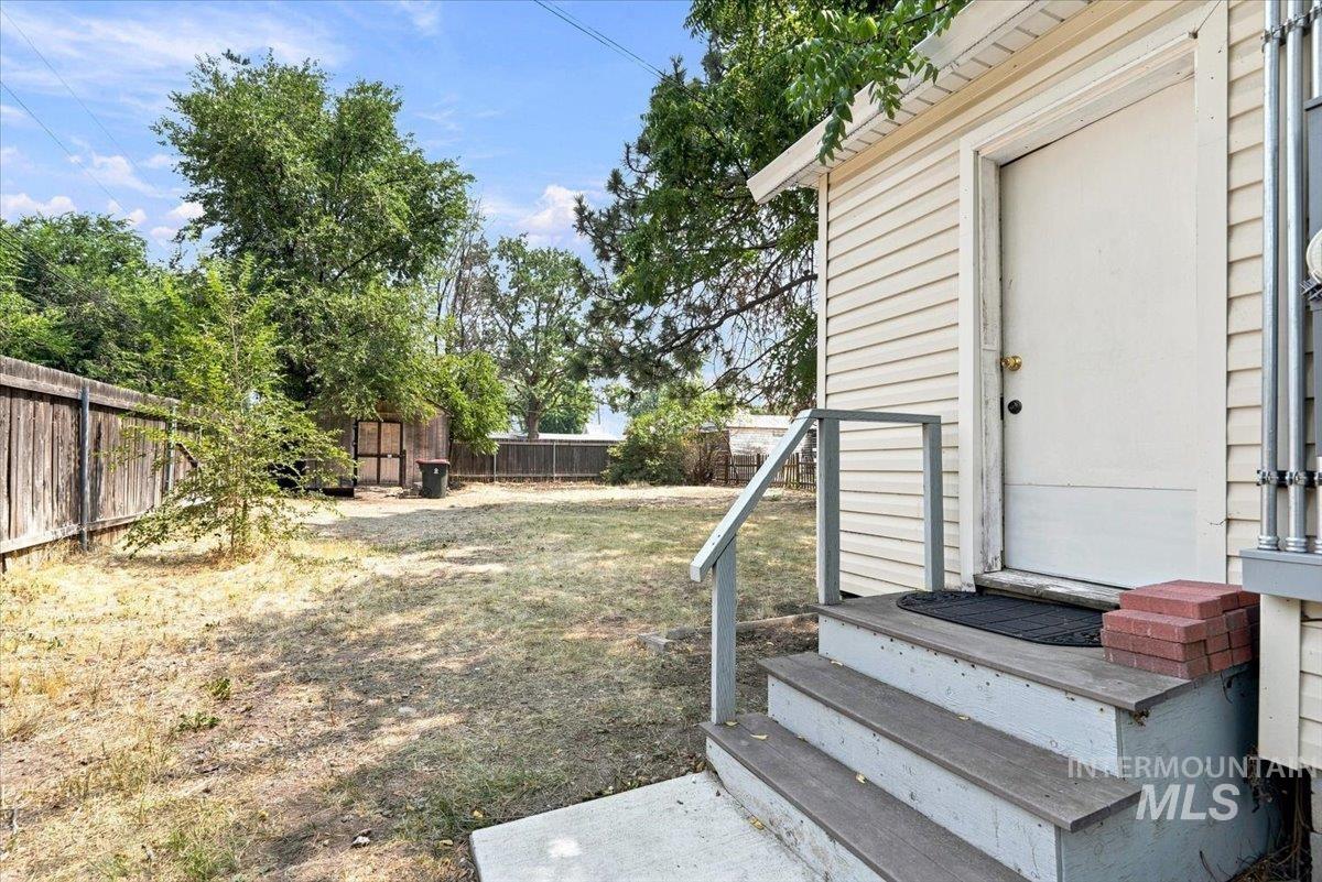 212 NE 2nd St, Meridian, Idaho 83642, 2 Bedrooms, 1 Bathroom, Residential For Sale, Price $289,500,MLS 98997096