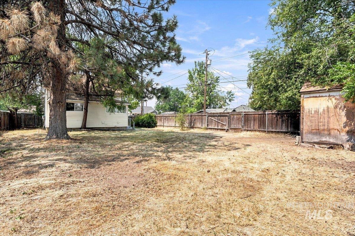 212 NE 2nd St, Meridian, Idaho 83642, 2 Bedrooms, 1 Bathroom, Residential For Sale, Price $289,500,MLS 98997096