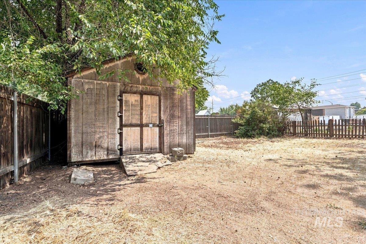 212 NE 2nd St, Meridian, Idaho 83642, 2 Bedrooms, 1 Bathroom, Residential For Sale, Price $289,500,MLS 98997096