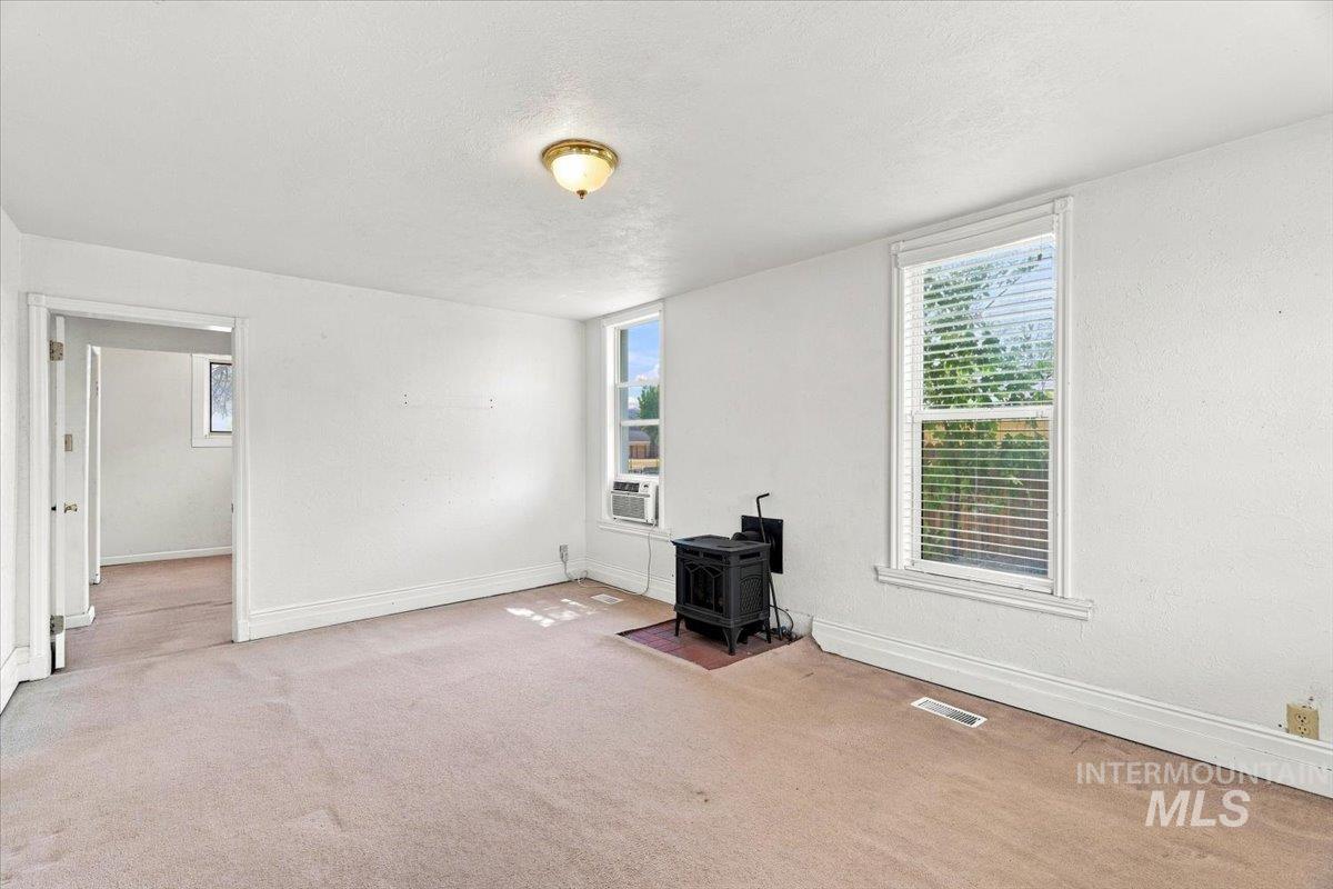 212 NE 2nd St, Meridian, Idaho 83642, 2 Bedrooms, 1 Bathroom, Residential For Sale, Price $289,500,MLS 98997096