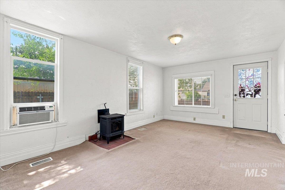 212 NE 2nd St, Meridian, Idaho 83642, 2 Bedrooms, 1 Bathroom, Residential For Sale, Price $289,500,MLS 98997096