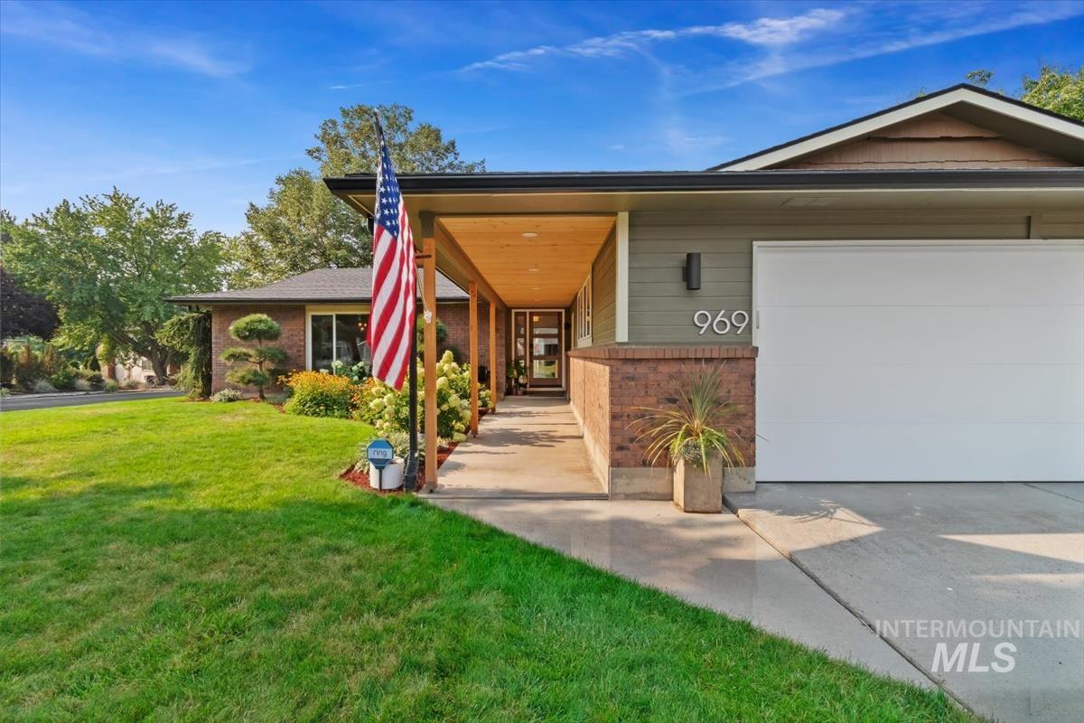 969 Farrington, Eagle, Idaho 83616, 4 Bedrooms, 3 Bathrooms, Residential For Sale, Price $675,000,MLS 98997097