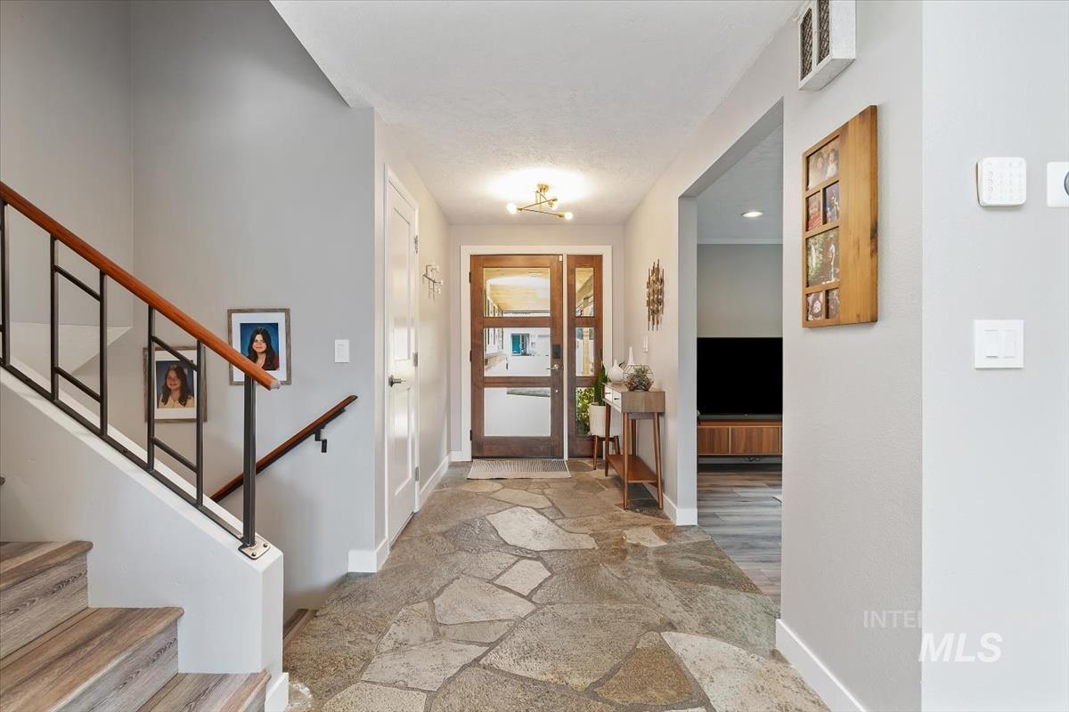 969 Farrington, Eagle, Idaho 83616, 4 Bedrooms, 3 Bathrooms, Residential For Sale, Price $675,000,MLS 98997097