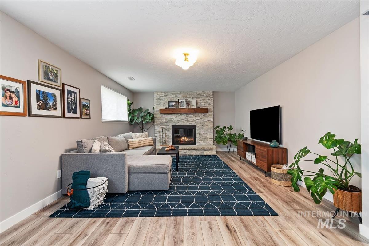 969 Farrington, Eagle, Idaho 83616, 4 Bedrooms, 3 Bathrooms, Residential For Sale, Price $675,000,MLS 98997097