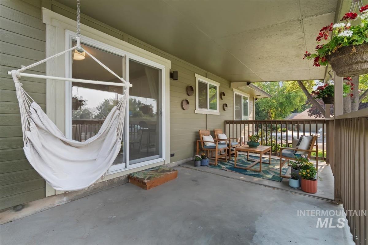 969 Farrington, Eagle, Idaho 83616, 4 Bedrooms, 3 Bathrooms, Residential For Sale, Price $675,000,MLS 98997097