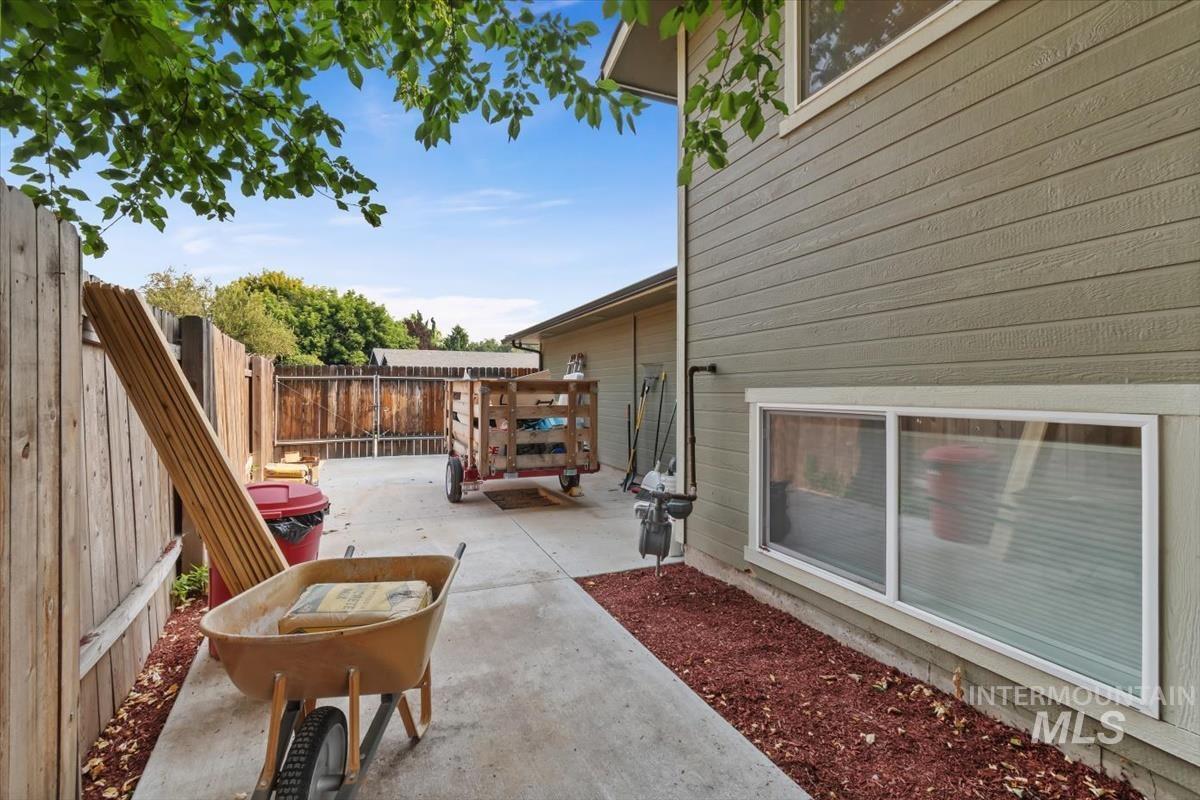 969 Farrington, Eagle, Idaho 83616, 4 Bedrooms, 3 Bathrooms, Residential For Sale, Price $675,000,MLS 98997097