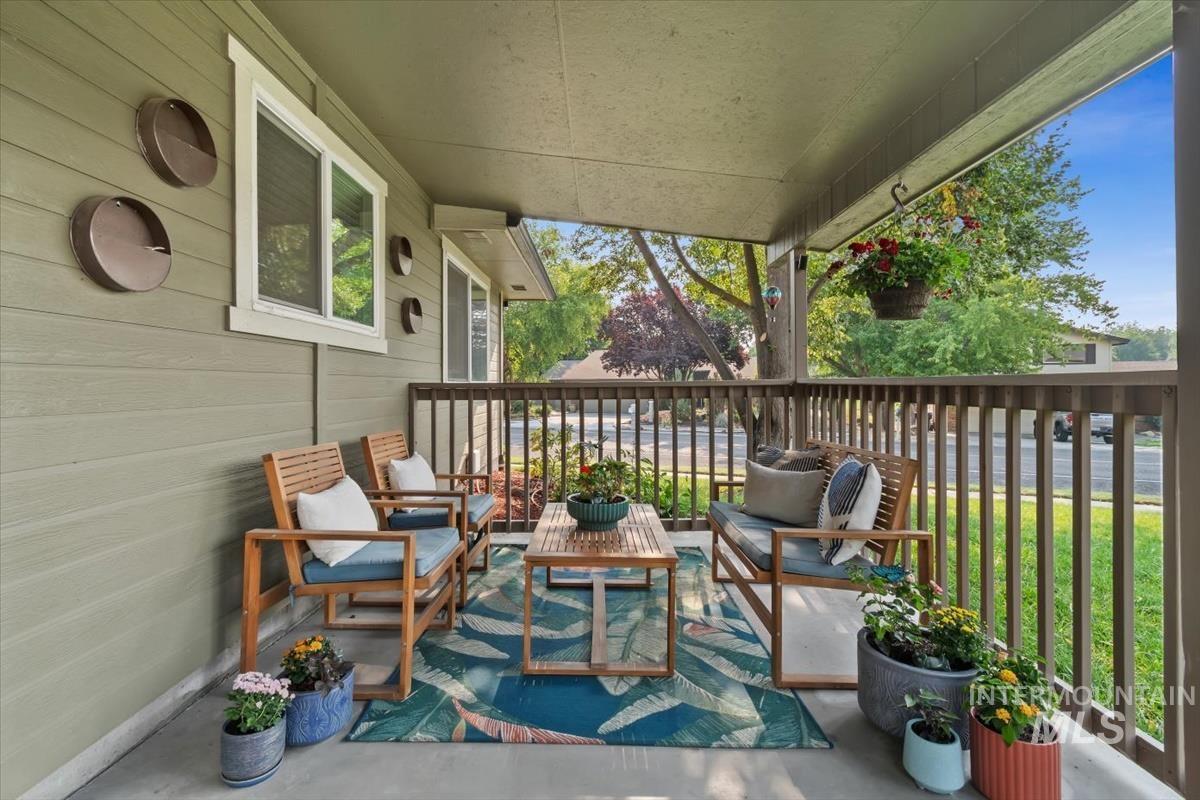 969 Farrington, Eagle, Idaho 83616, 4 Bedrooms, 3 Bathrooms, Residential For Sale, Price $675,000,MLS 98997097