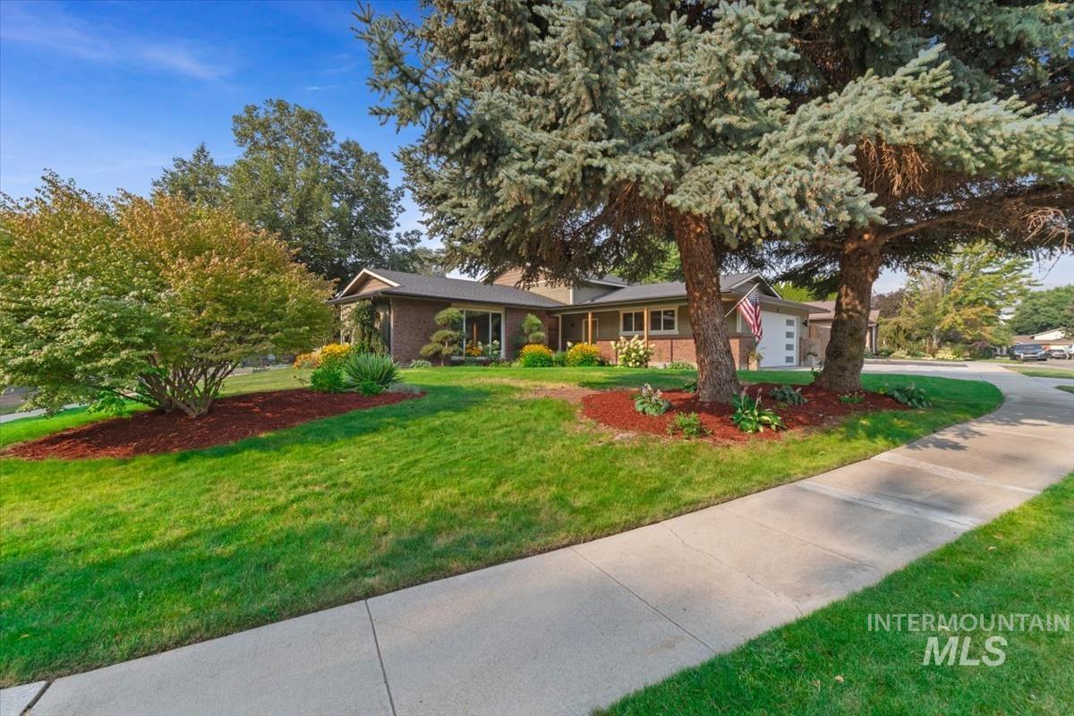 969 Farrington, Eagle, Idaho 83616, 4 Bedrooms, 3 Bathrooms, Residential For Sale, Price $675,000,MLS 98997097