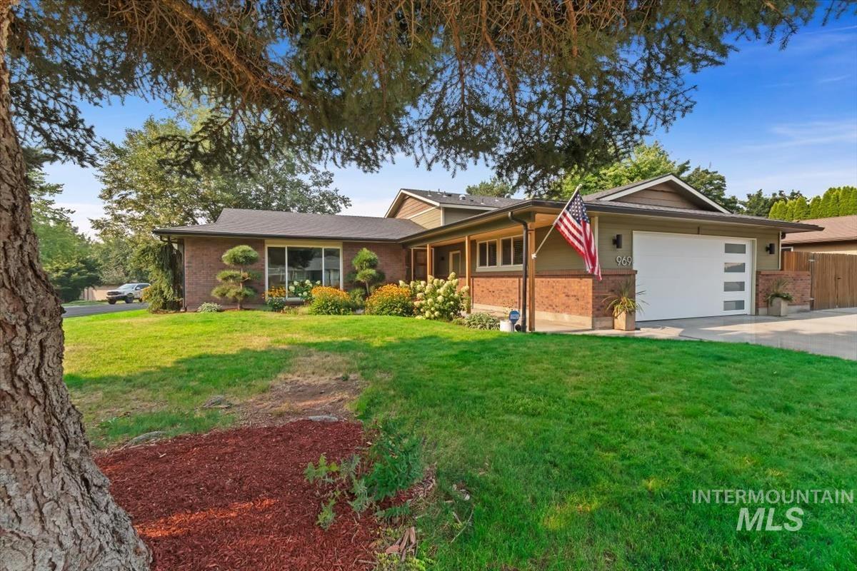 969 Farrington, Eagle, Idaho 83616, 4 Bedrooms, 3 Bathrooms, Residential For Sale, Price $675,000,MLS 98997097