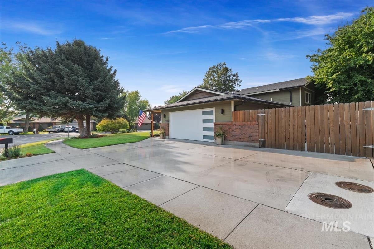 969 Farrington, Eagle, Idaho 83616, 4 Bedrooms, 3 Bathrooms, Residential For Sale, Price $675,000,MLS 98997097