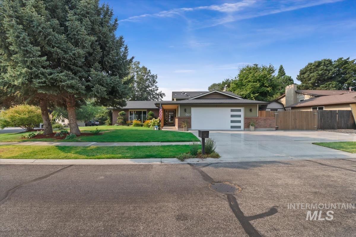 969 Farrington, Eagle, Idaho 83616, 4 Bedrooms, 3 Bathrooms, Residential For Sale, Price $675,000,MLS 98997097