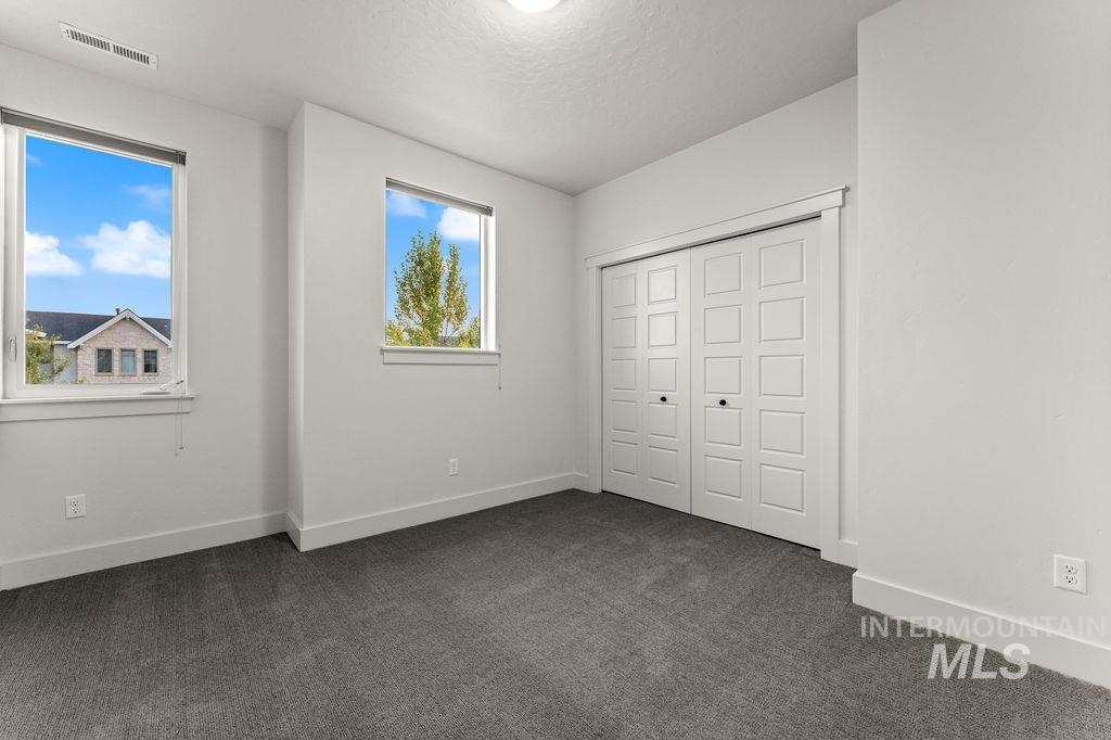 4240 E Parkcenter Blvd., Boise, Idaho 83716, 3 Bedrooms, 2.5 Bathrooms, Residential For Sale, Price $695,000,MLS 98997099