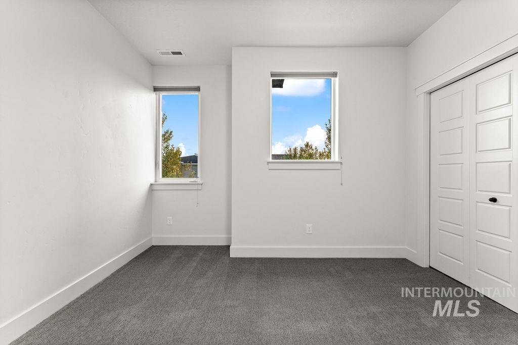 4240 E Parkcenter Blvd., Boise, Idaho 83716, 3 Bedrooms, 2.5 Bathrooms, Residential For Sale, Price $695,000,MLS 98997099