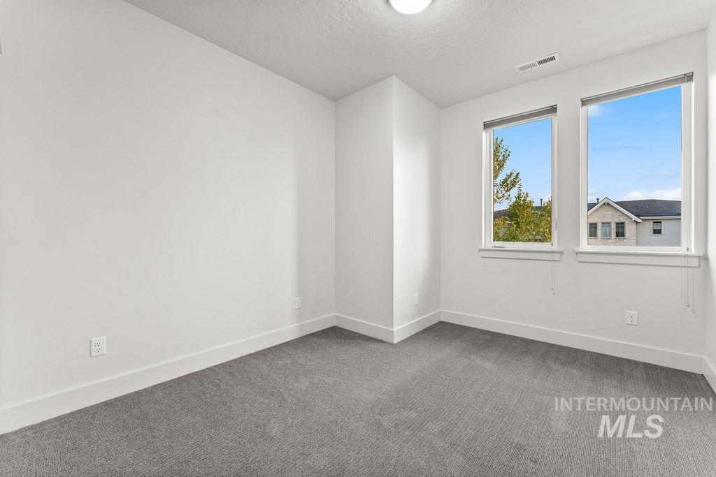 4240 E Parkcenter Blvd., Boise, Idaho 83716, 3 Bedrooms, 2.5 Bathrooms, Residential For Sale, Price $695,000,MLS 98997099