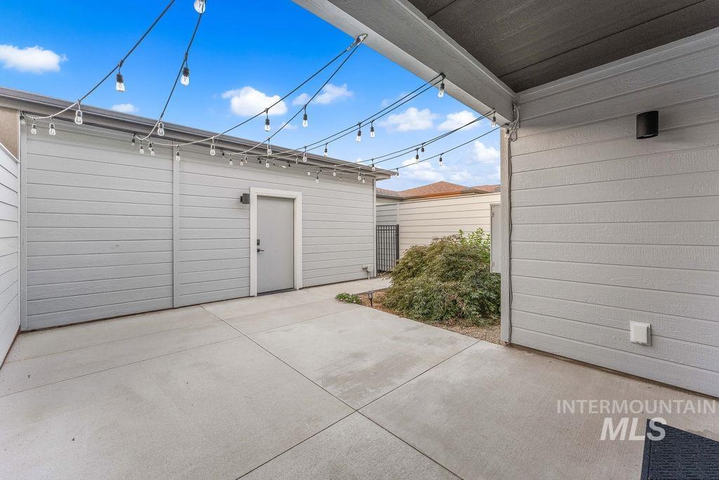 4240 E Parkcenter Blvd., Boise, Idaho 83716, 3 Bedrooms, 2.5 Bathrooms, Residential For Sale, Price $695,000,MLS 98997099