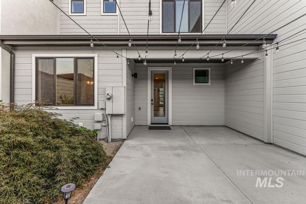 4240 E Parkcenter Blvd., Boise, Idaho 83716, 3 Bedrooms, 2.5 Bathrooms, Residential For Sale, Price $695,000,MLS 98997099