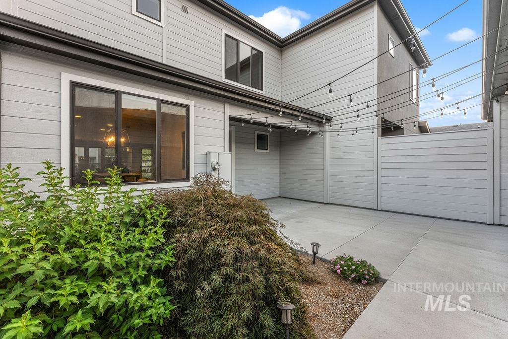 4240 E Parkcenter Blvd., Boise, Idaho 83716, 3 Bedrooms, 2.5 Bathrooms, Residential For Sale, Price $695,000,MLS 98997099