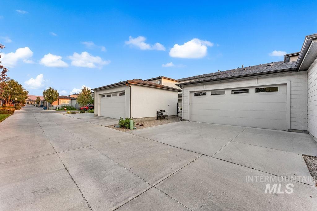 4240 E Parkcenter Blvd., Boise, Idaho 83716, 3 Bedrooms, 2.5 Bathrooms, Residential For Sale, Price $695,000,MLS 98997099