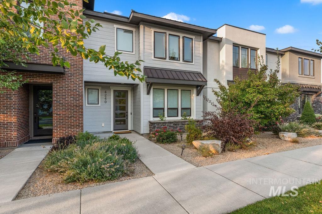 4240 E Parkcenter Blvd., Boise, Idaho 83716, 3 Bedrooms, 2.5 Bathrooms, Residential For Sale, Price $695,000,MLS 98997099