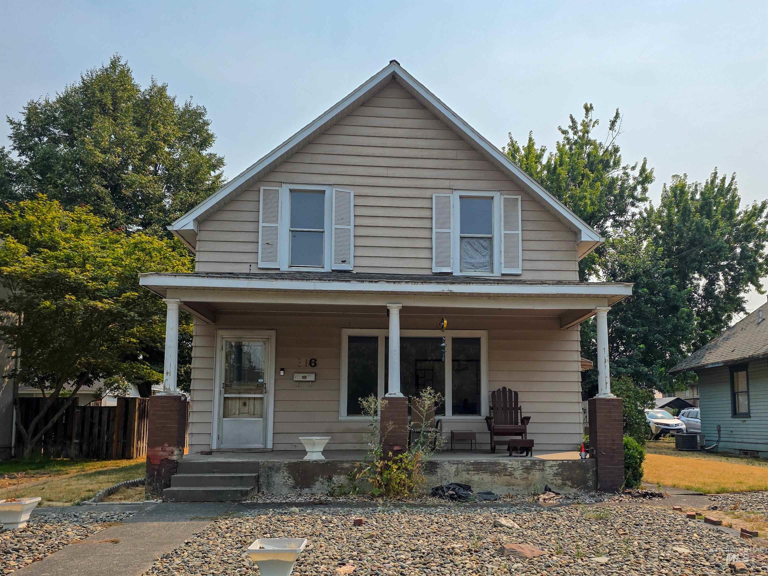816 10th Ave, Lewiston, Idaho 83501, 3 Bedrooms, 2 Bathrooms, Residential For Sale, Price $327,500,MLS 98997100