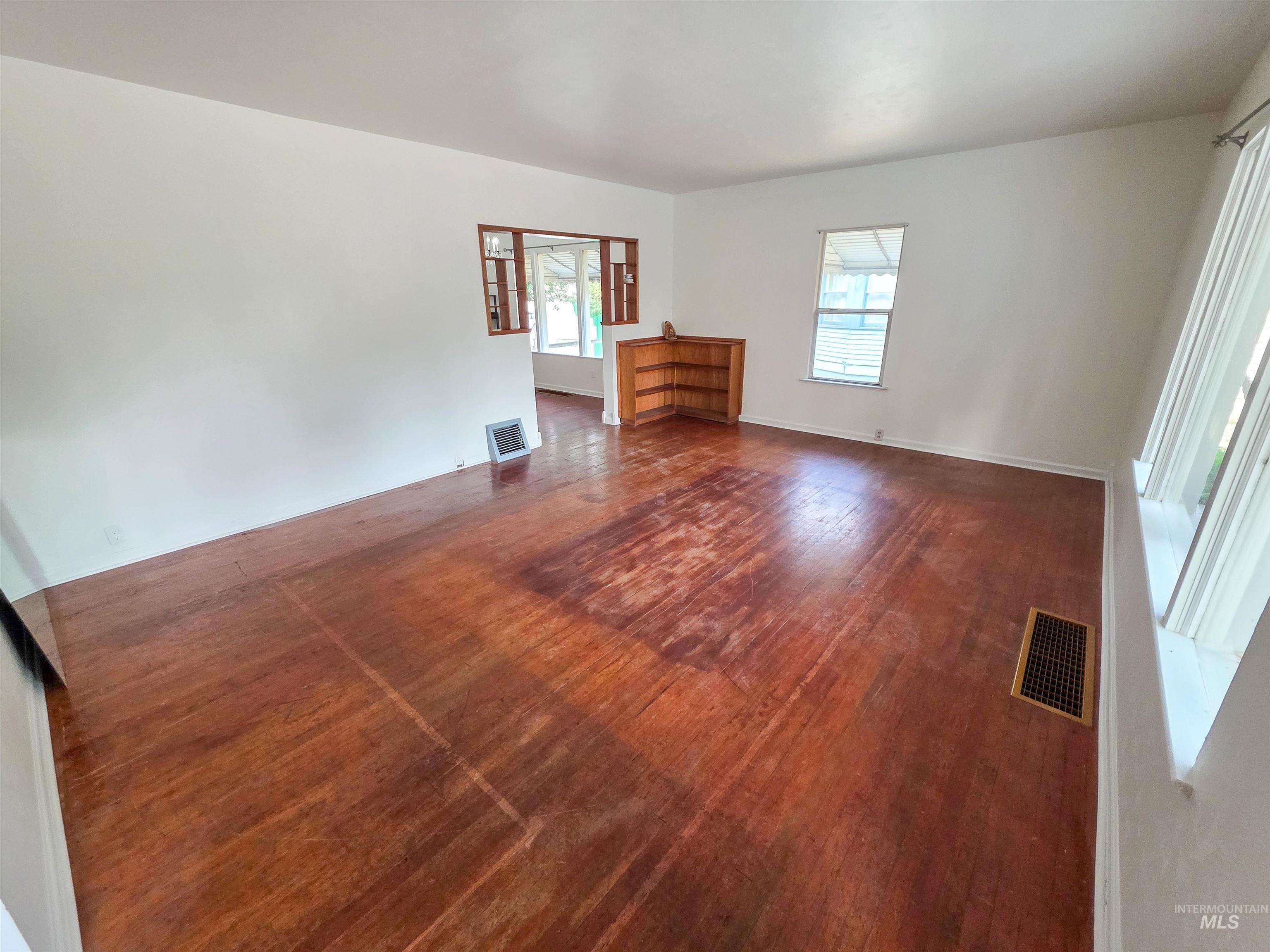 816 10th Ave, Lewiston, Idaho 83501, 3 Bedrooms, 2 Bathrooms, Residential For Sale, Price $327,500,MLS 98997100