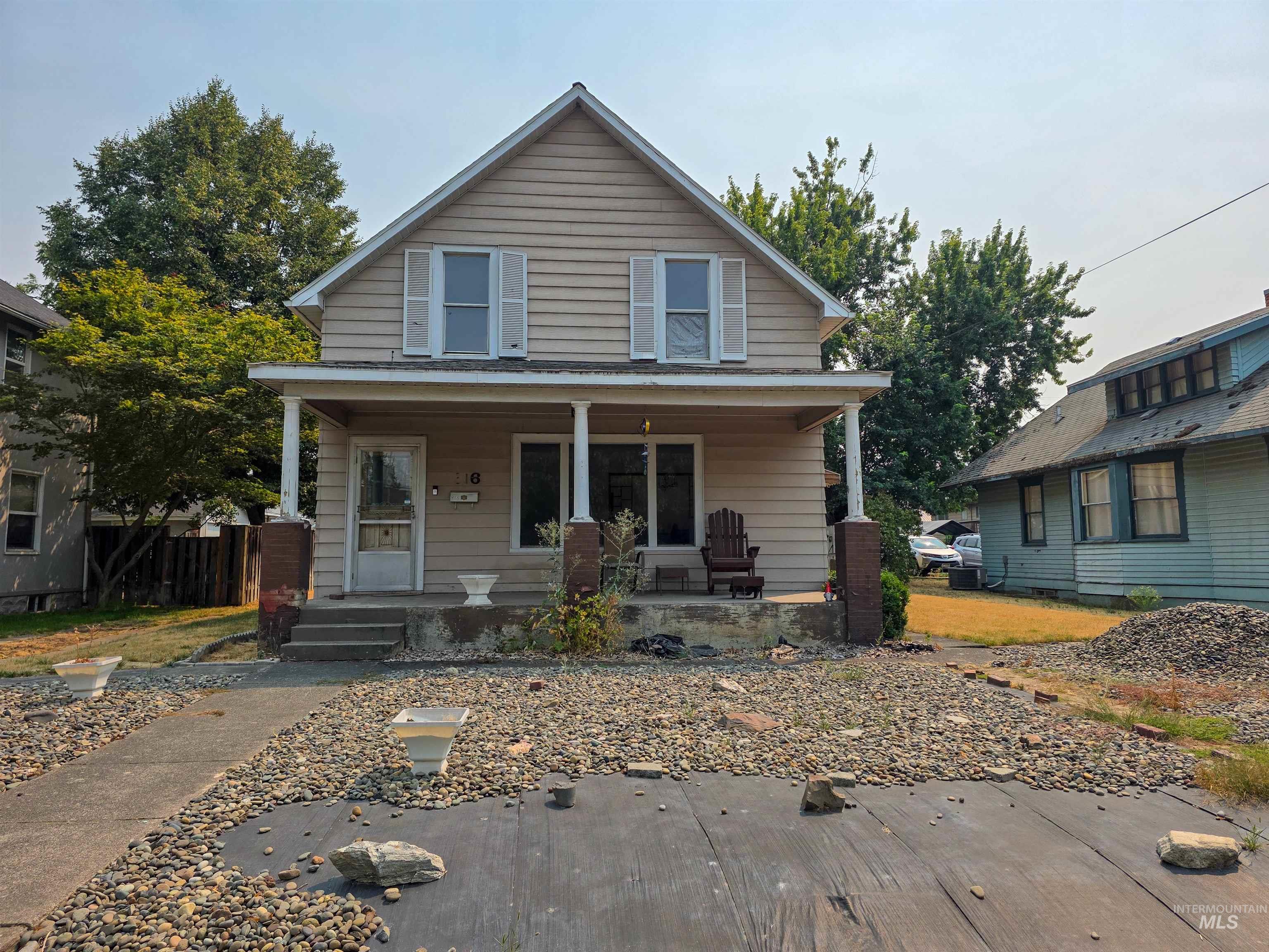 816 10th Ave, Lewiston, Idaho 83501, 3 Bedrooms, 2 Bathrooms, Residential For Sale, Price $327,500,MLS 98997100