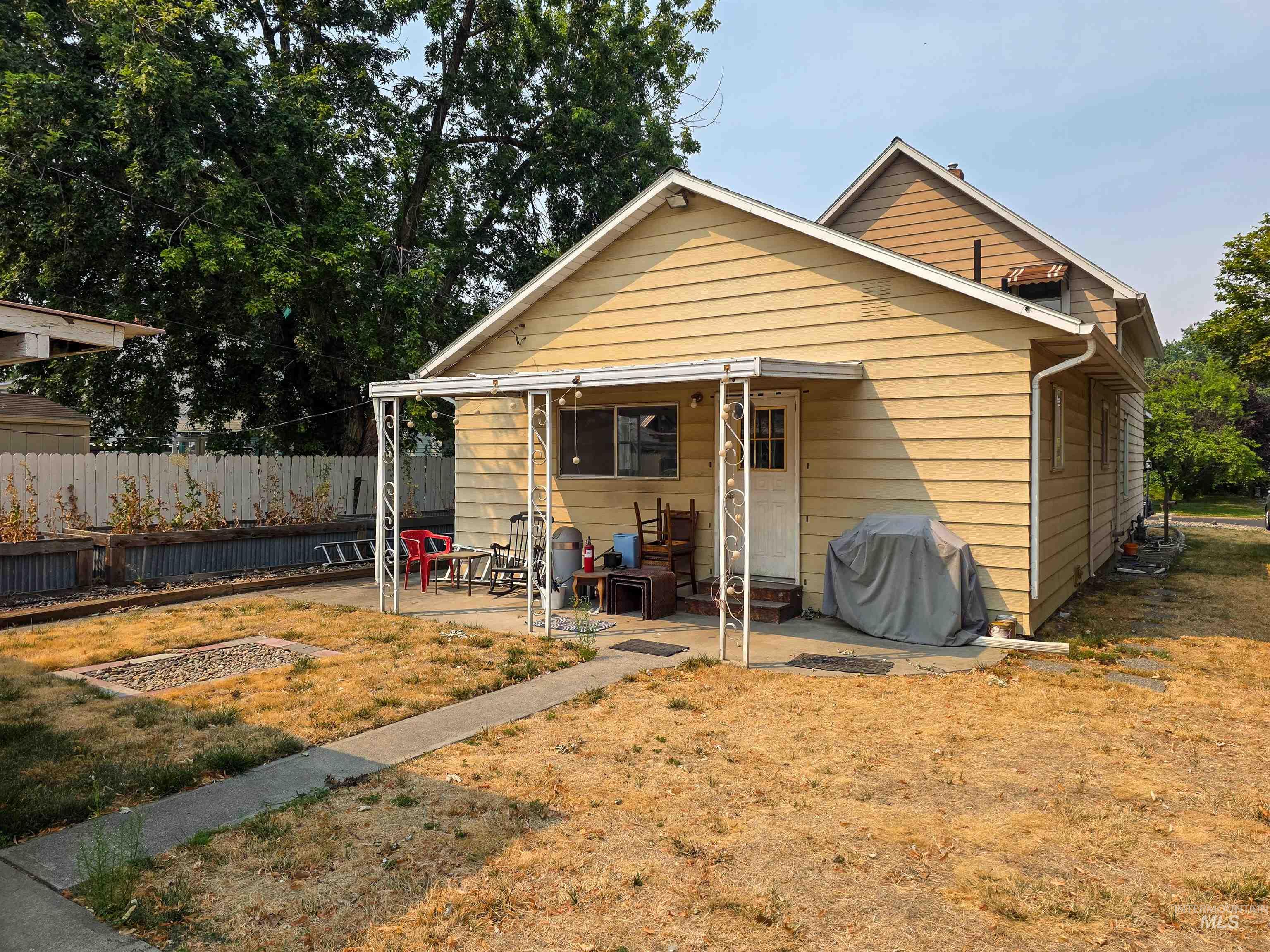 816 10th Ave, Lewiston, Idaho 83501, 3 Bedrooms, 2 Bathrooms, Residential For Sale, Price $327,500,MLS 98997100