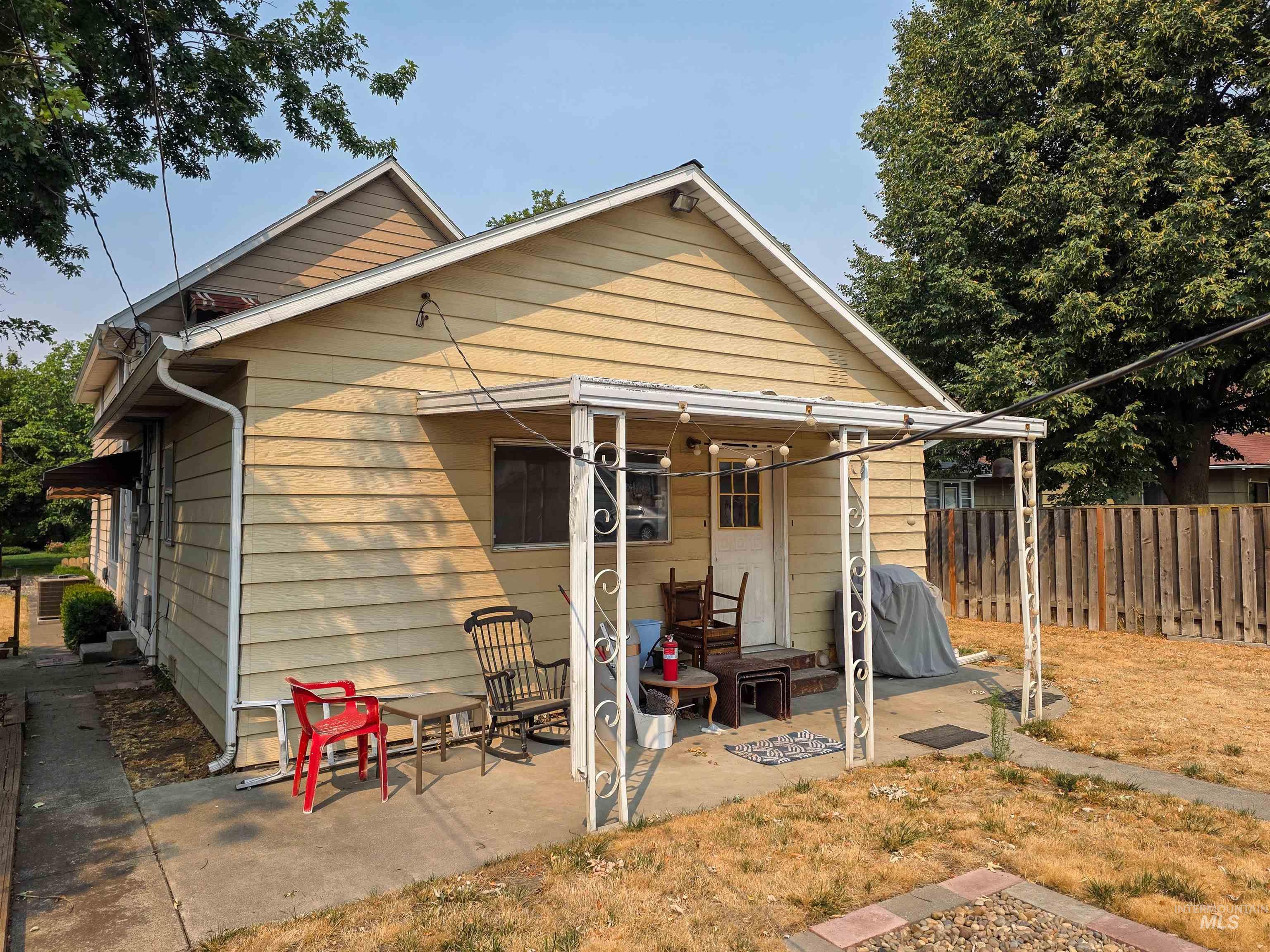 816 10th Ave, Lewiston, Idaho 83501, 3 Bedrooms, 2 Bathrooms, Residential For Sale, Price $327,500,MLS 98997100