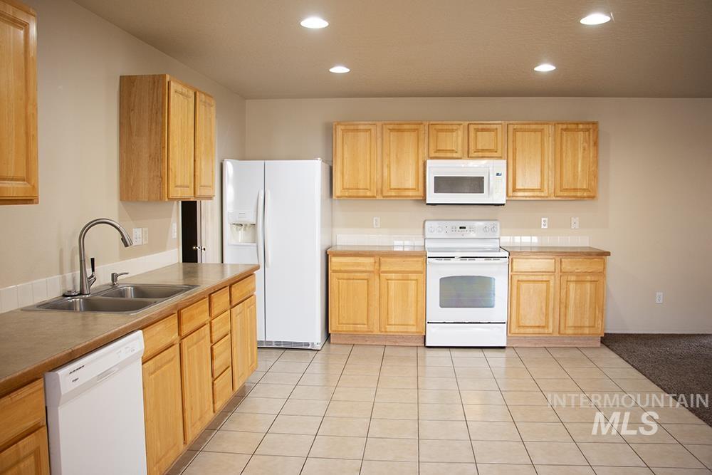 37 N Willow Wind Way, Nampa, Idaho 83651, 5 Bedrooms, 2.5 Bathrooms, Residential For Sale, Price $463,000,MLS 98997105