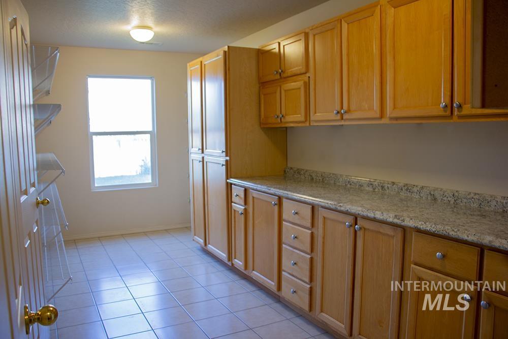37 N Willow Wind Way, Nampa, Idaho 83651, 5 Bedrooms, 2.5 Bathrooms, Residential For Sale, Price $463,000,MLS 98997105