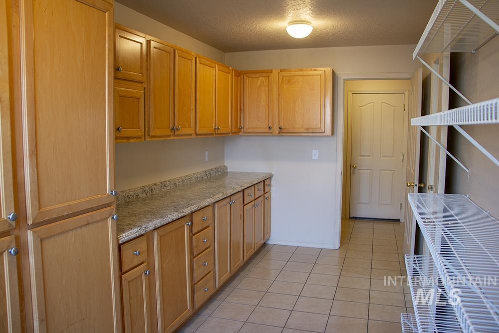 37 N Willow Wind Way, Nampa, Idaho 83651, 5 Bedrooms, 2.5 Bathrooms, Residential For Sale, Price $463,000,MLS 98997105