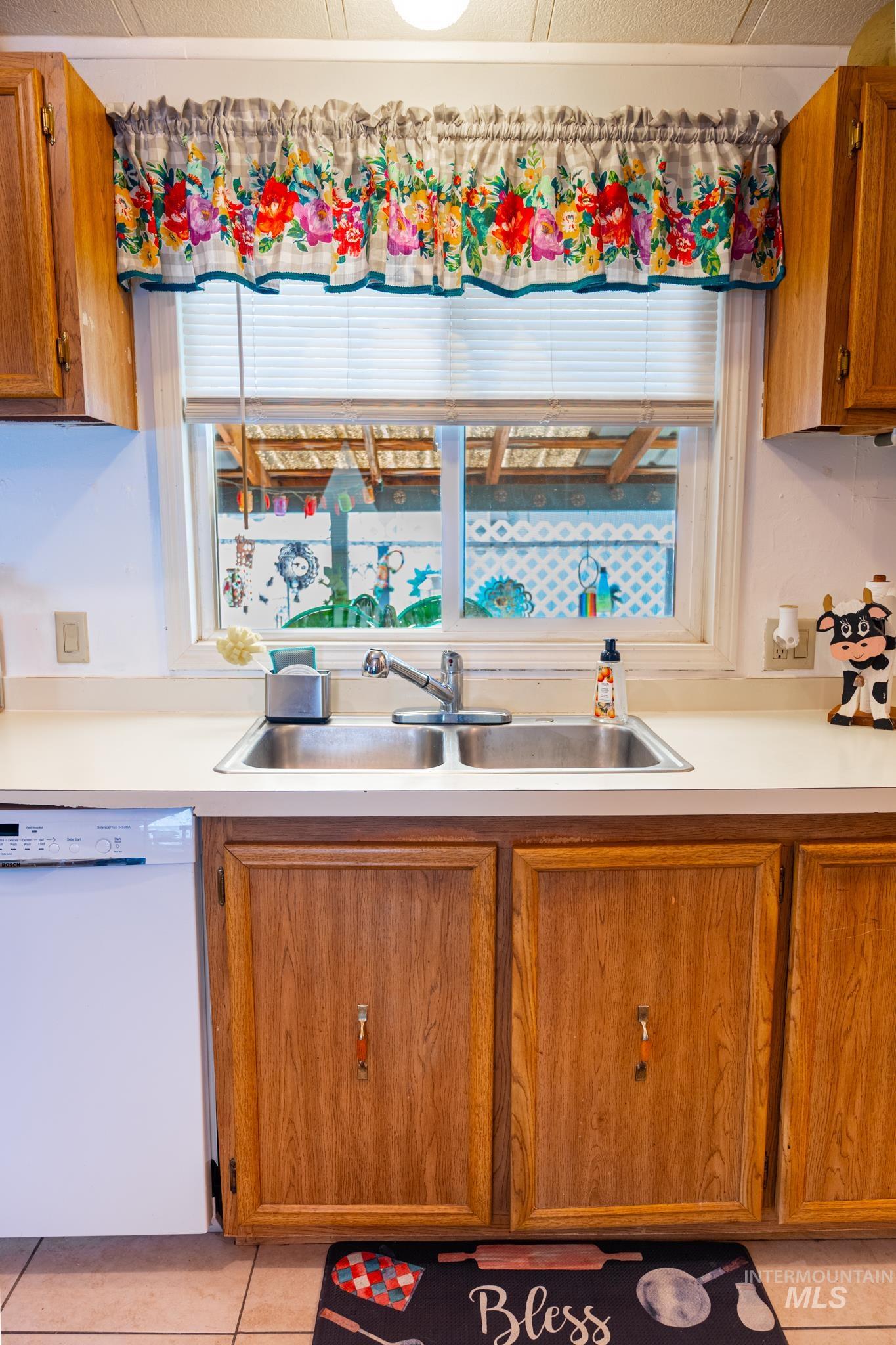 9 Freedom Dr., Ontario, Oregon 97914, 2 Bedrooms, 2 Bathrooms, Residential For Sale, Price $64,500, 98997106