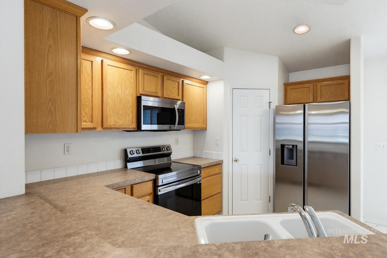 8156 W Orbit Dr, Boise, Idaho 83709, 3 Bedrooms, 2 Bathrooms, Residential For Sale, Price $440,000,MLS 98997109