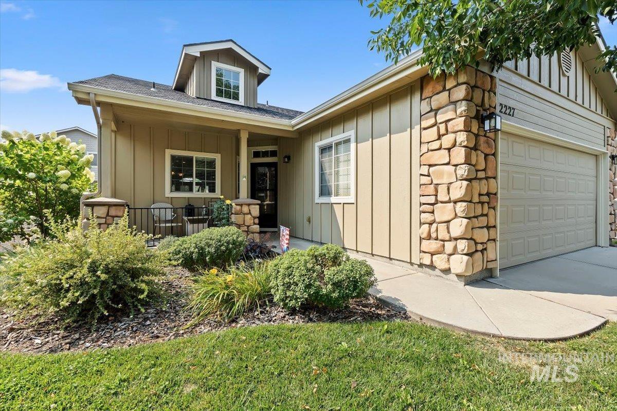 2227 S Blackspur Way, Meridian, Idaho 83642, 2 Bedrooms, 2 Bathrooms, Residential For Sale, Price $395,000,MLS 98997111