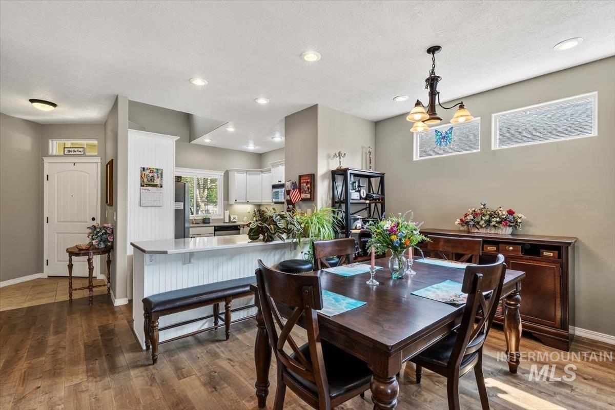2227 S Blackspur Way, Meridian, Idaho 83642, 2 Bedrooms, 2 Bathrooms, Residential For Sale, Price $395,000,MLS 98997111