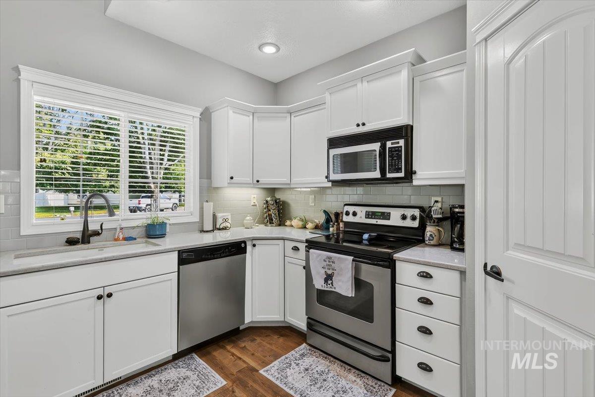 2227 S Blackspur Way, Meridian, Idaho 83642, 2 Bedrooms, 2 Bathrooms, Residential For Sale, Price $395,000,MLS 98997111
