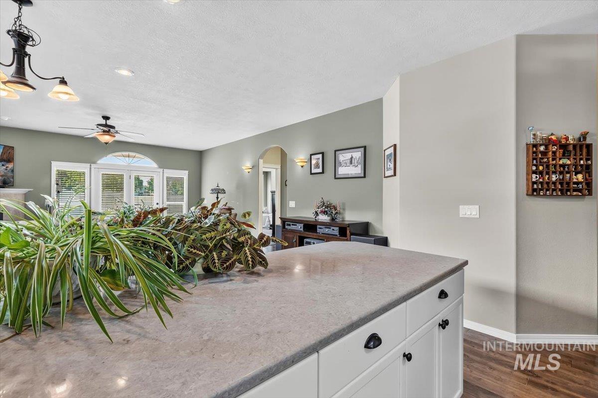2227 S Blackspur Way, Meridian, Idaho 83642, 2 Bedrooms, 2 Bathrooms, Residential For Sale, Price $395,000,MLS 98997111