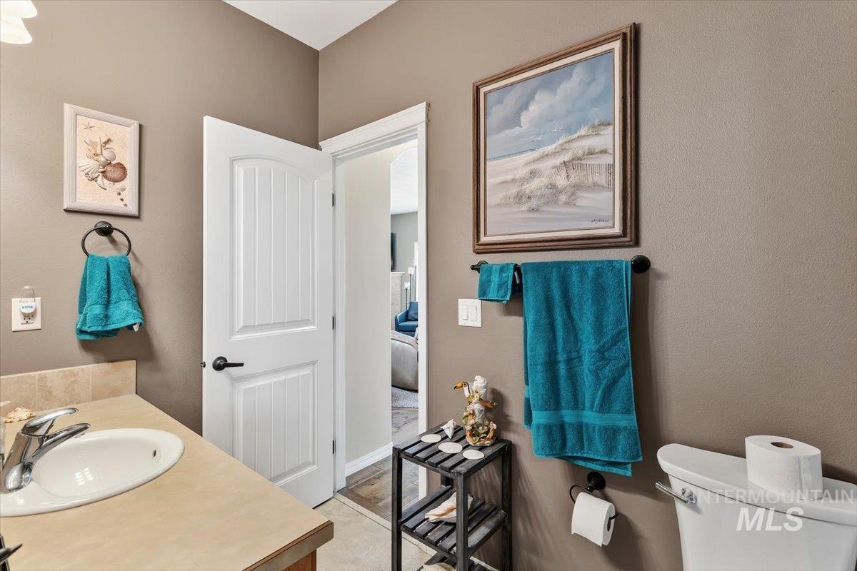2227 S Blackspur Way, Meridian, Idaho 83642, 2 Bedrooms, 2 Bathrooms, Residential For Sale, Price $395,000,MLS 98997111