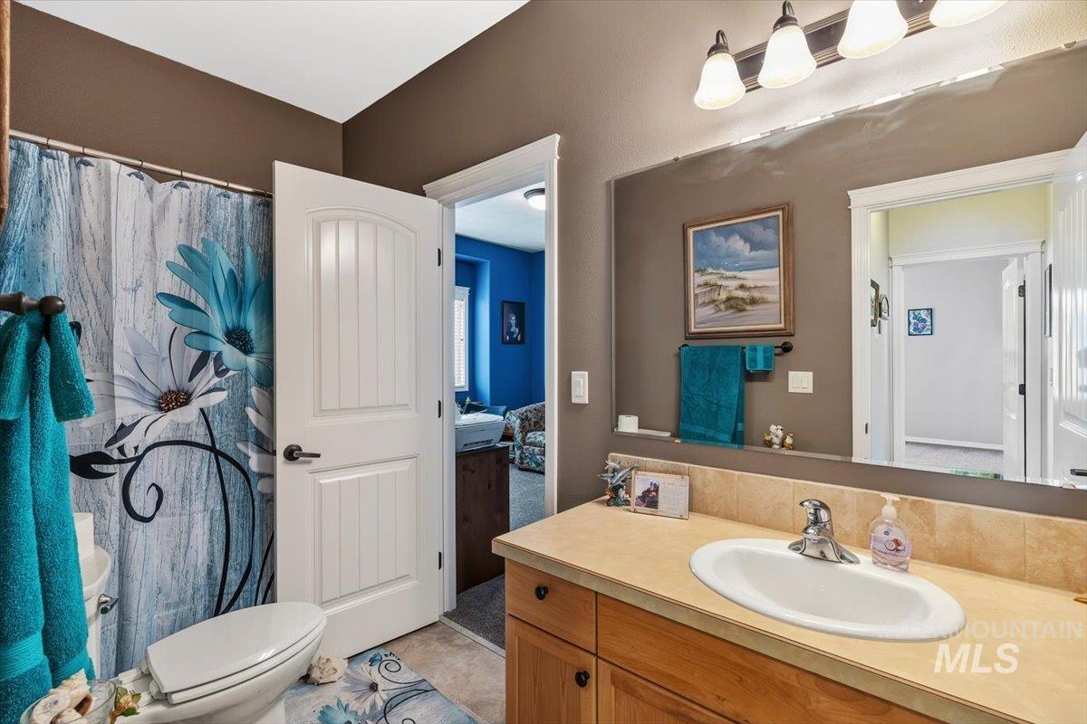 2227 S Blackspur Way, Meridian, Idaho 83642, 2 Bedrooms, 2 Bathrooms, Residential For Sale, Price $395,000,MLS 98997111