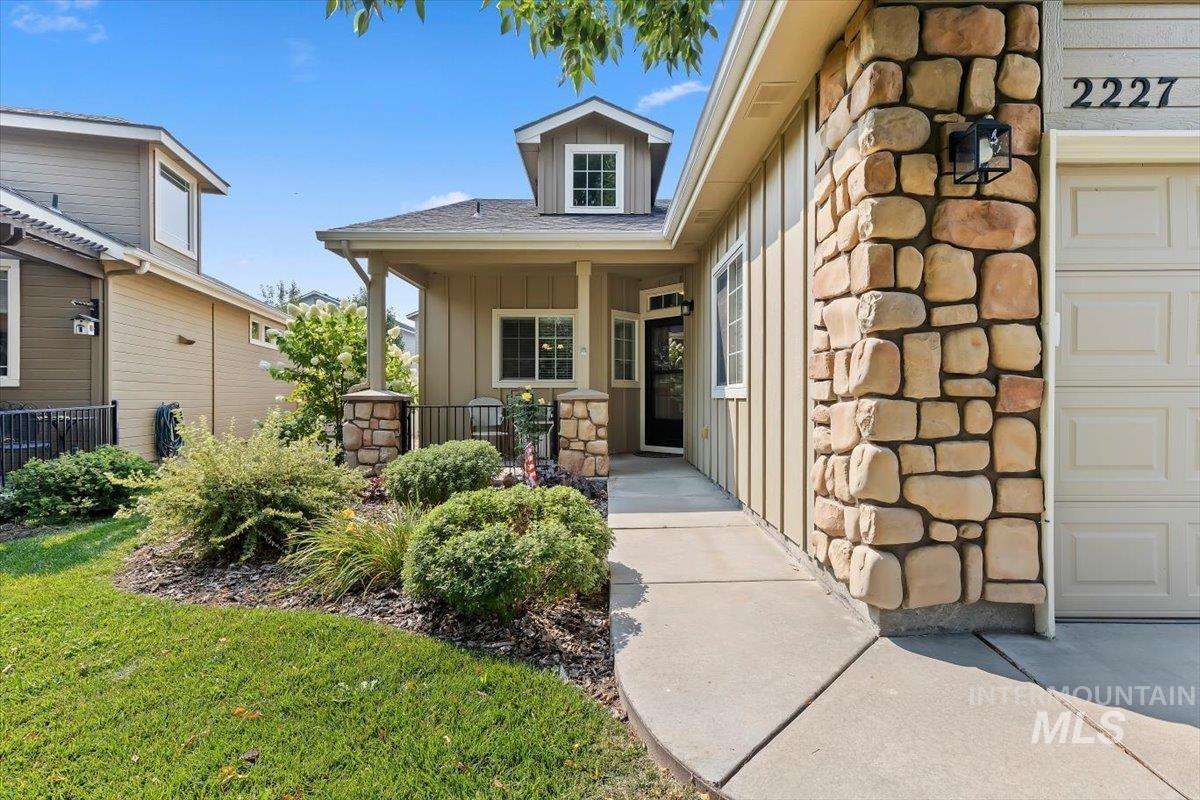 2227 S Blackspur Way, Meridian, Idaho 83642, 2 Bedrooms, 2 Bathrooms, Residential For Sale, Price $395,000,MLS 98997111