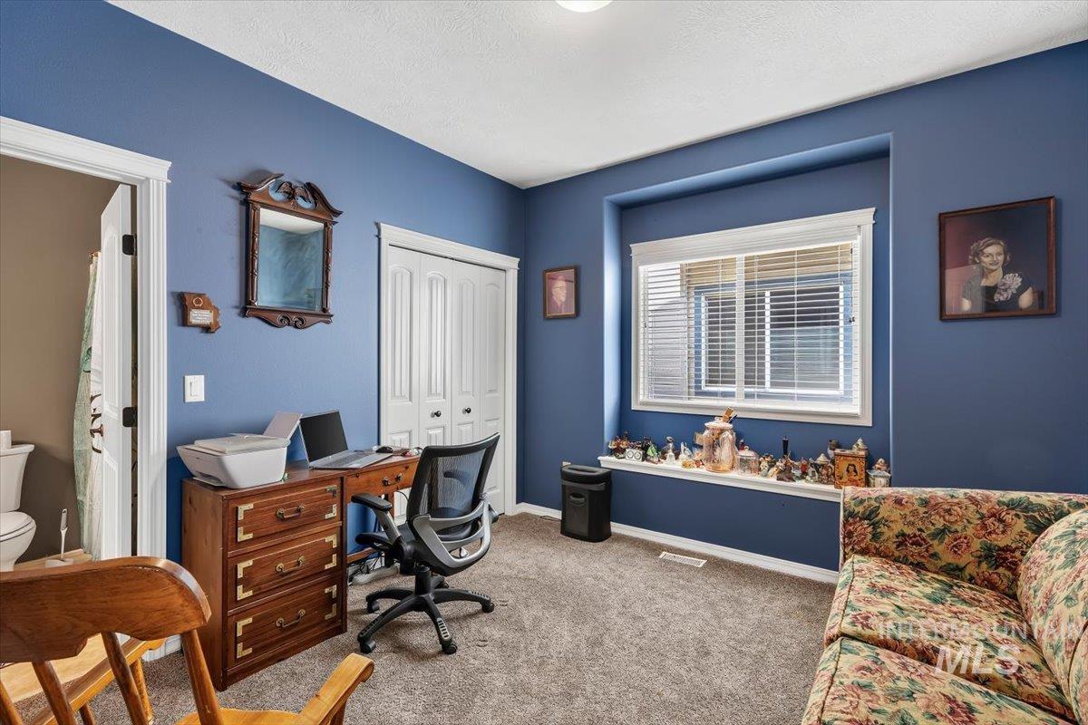 2227 S Blackspur Way, Meridian, Idaho 83642, 2 Bedrooms, 2 Bathrooms, Residential For Sale, Price $395,000,MLS 98997111