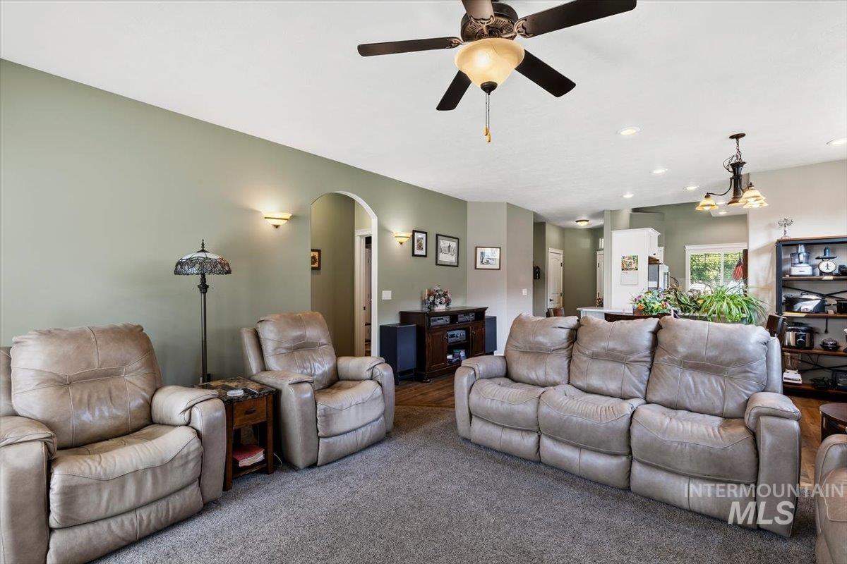 2227 S Blackspur Way, Meridian, Idaho 83642, 2 Bedrooms, 2 Bathrooms, Residential For Sale, Price $395,000,MLS 98997111