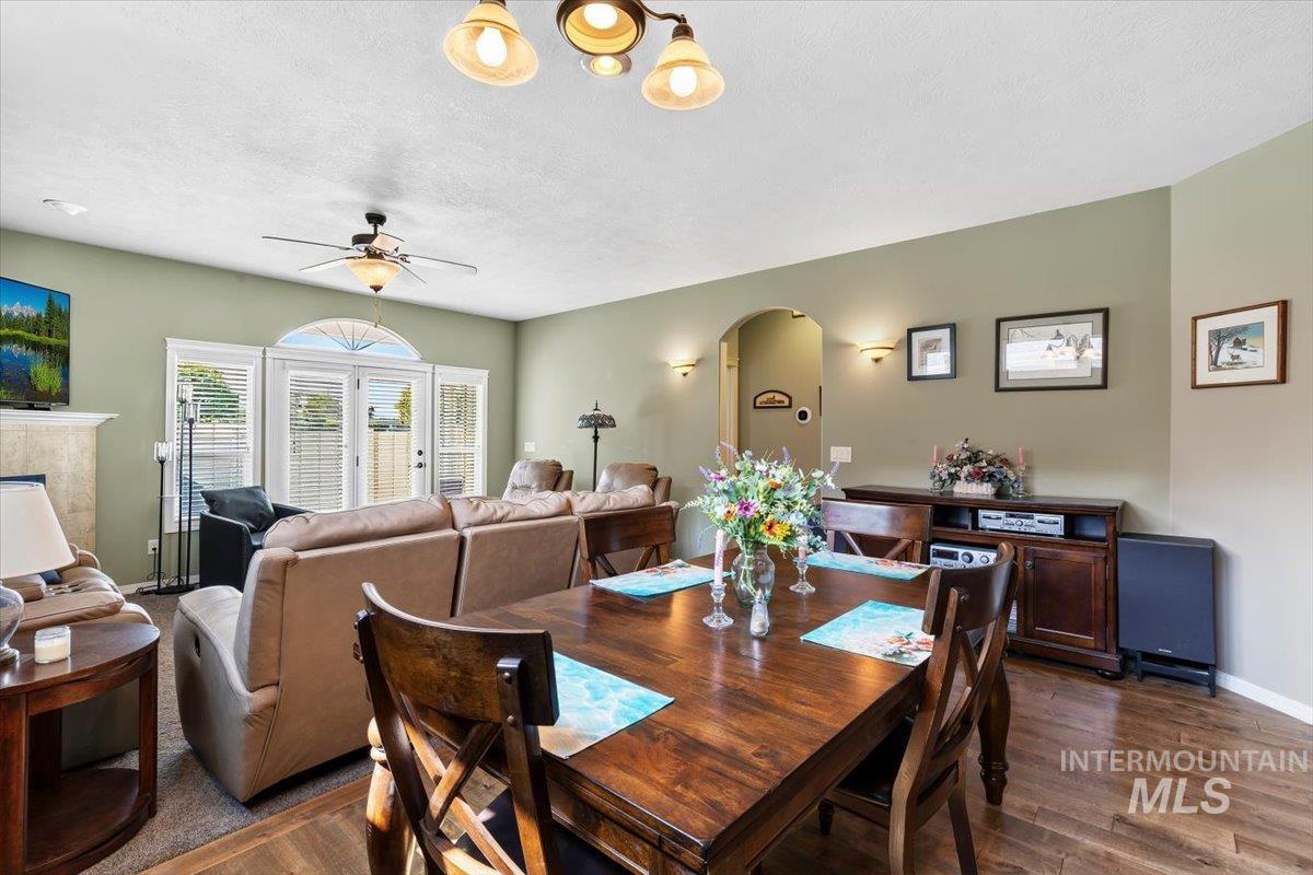 2227 S Blackspur Way, Meridian, Idaho 83642, 2 Bedrooms, 2 Bathrooms, Residential For Sale, Price $395,000,MLS 98997111