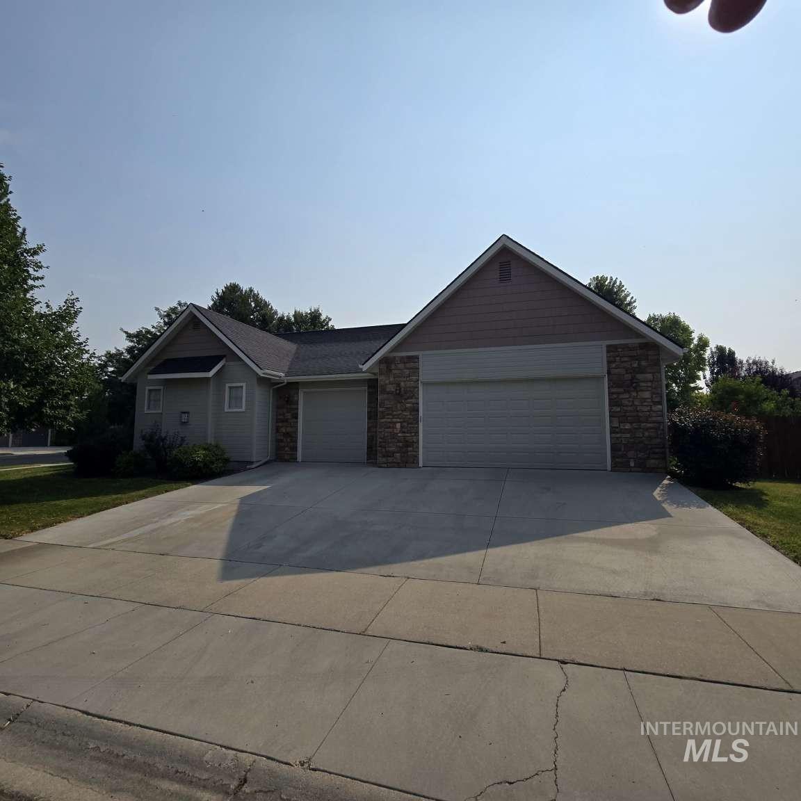 2877 E Shadowwolf Dr, Eagle, Idaho 83616, 3 Bedrooms, 2.5 Bathrooms, Residential For Sale, Price $624,000,MLS 98997114