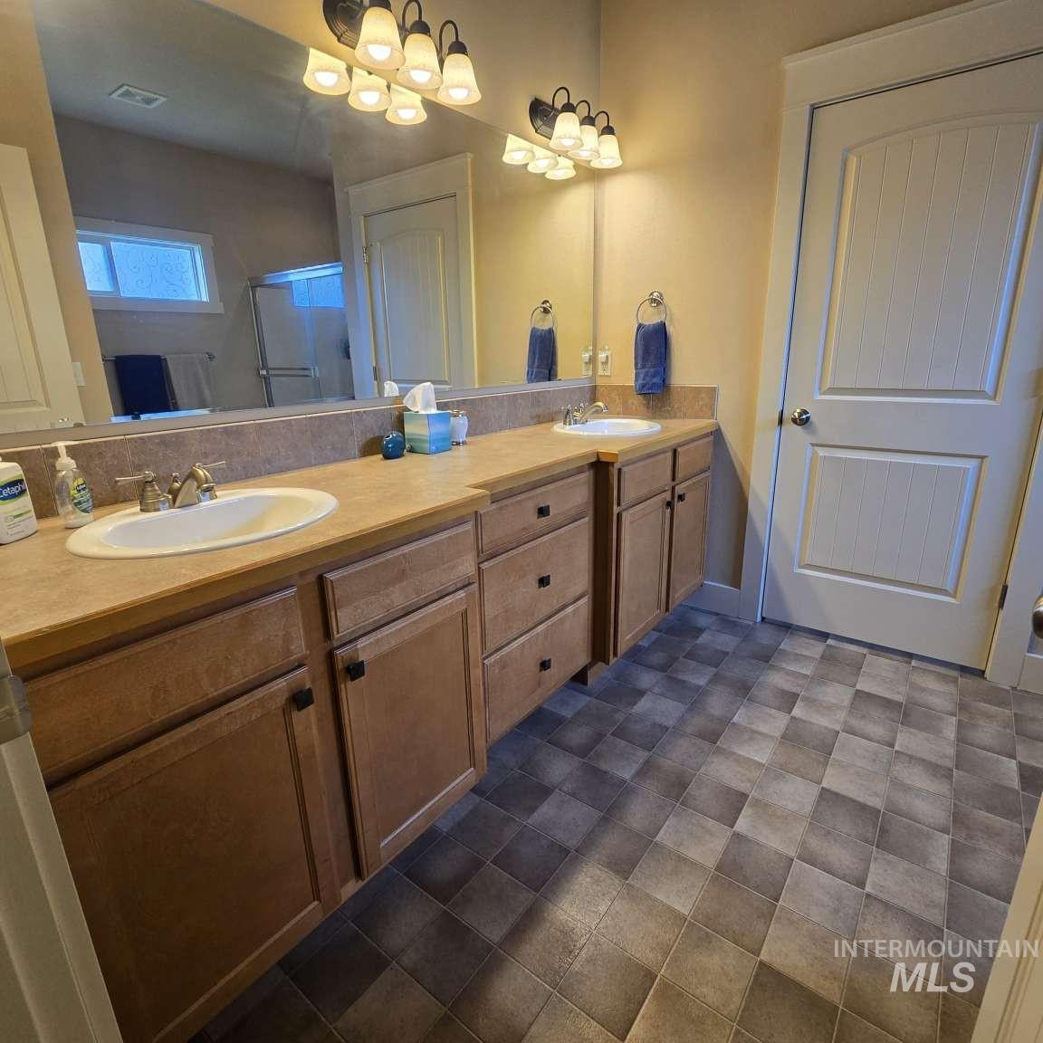 2877 E Shadowwolf Dr, Eagle, Idaho 83616, 3 Bedrooms, 2.5 Bathrooms, Residential For Sale, Price $624,000,MLS 98997114